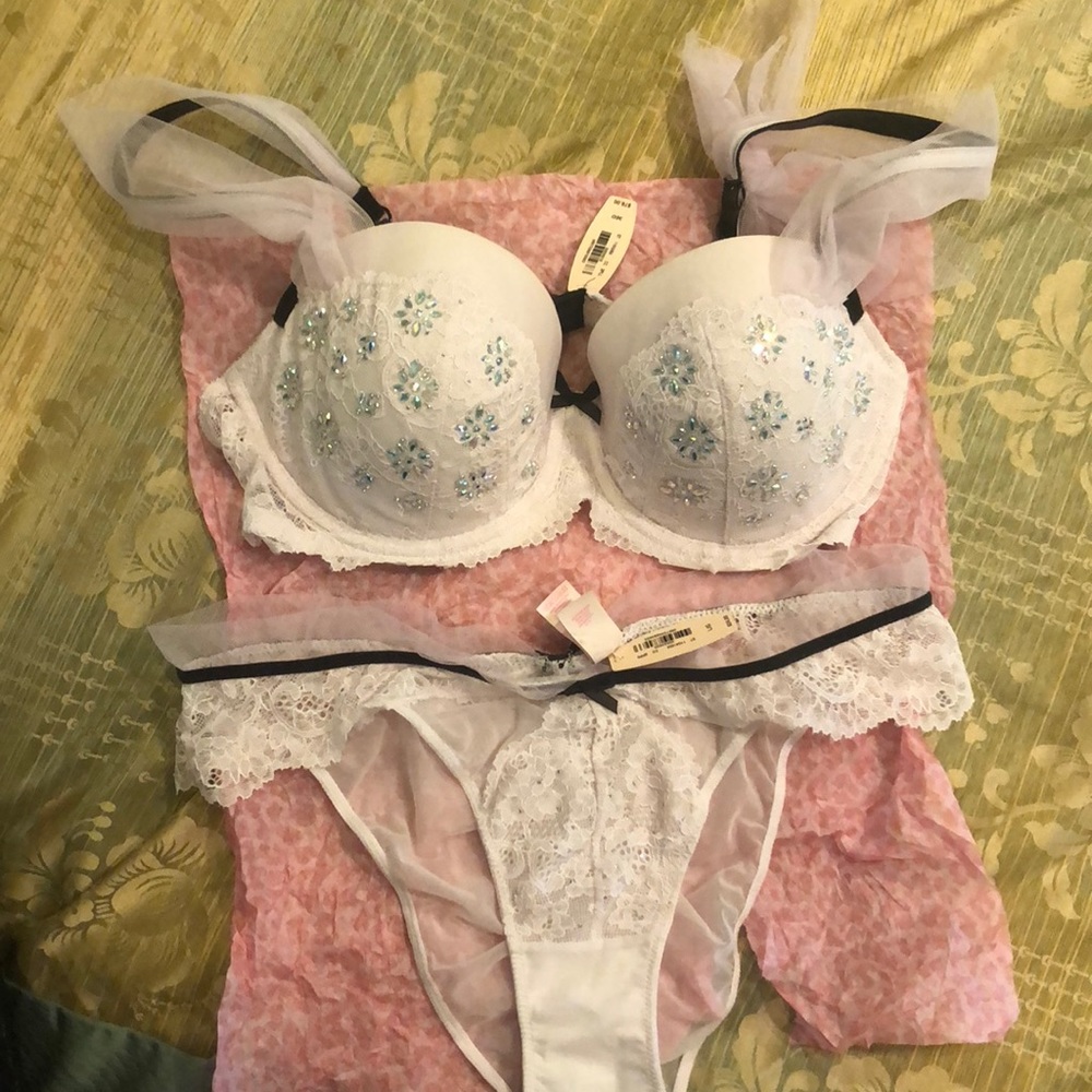 Victoria Secret RARE Dream Angels lineddemi bustie